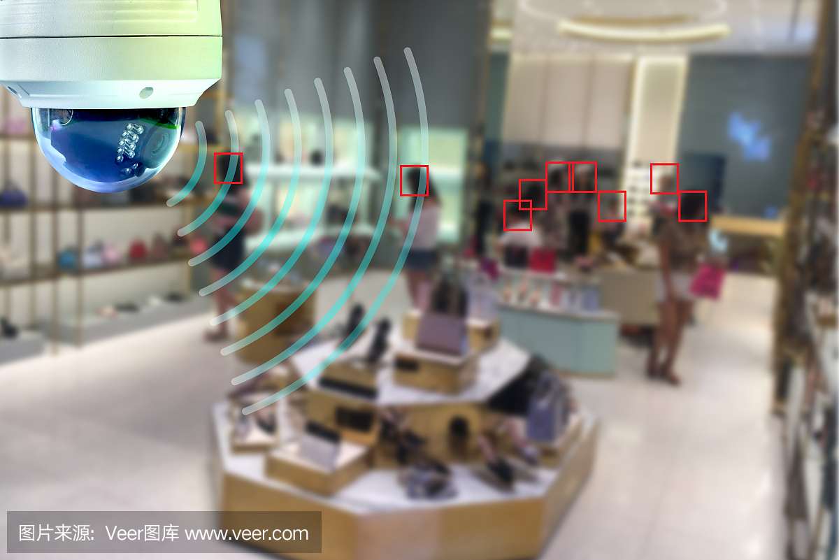一個(gè)圓頂CCTV紅外攝像頭技術(shù)4.0在購(gòu)物中心看安全區(qū)域的人顯示標(biāo)識(shí)與檢查和追求在綠色盒子安全區(qū)域的人